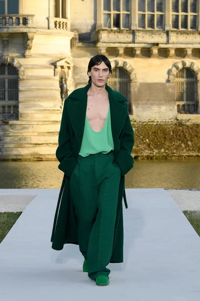 Look 48